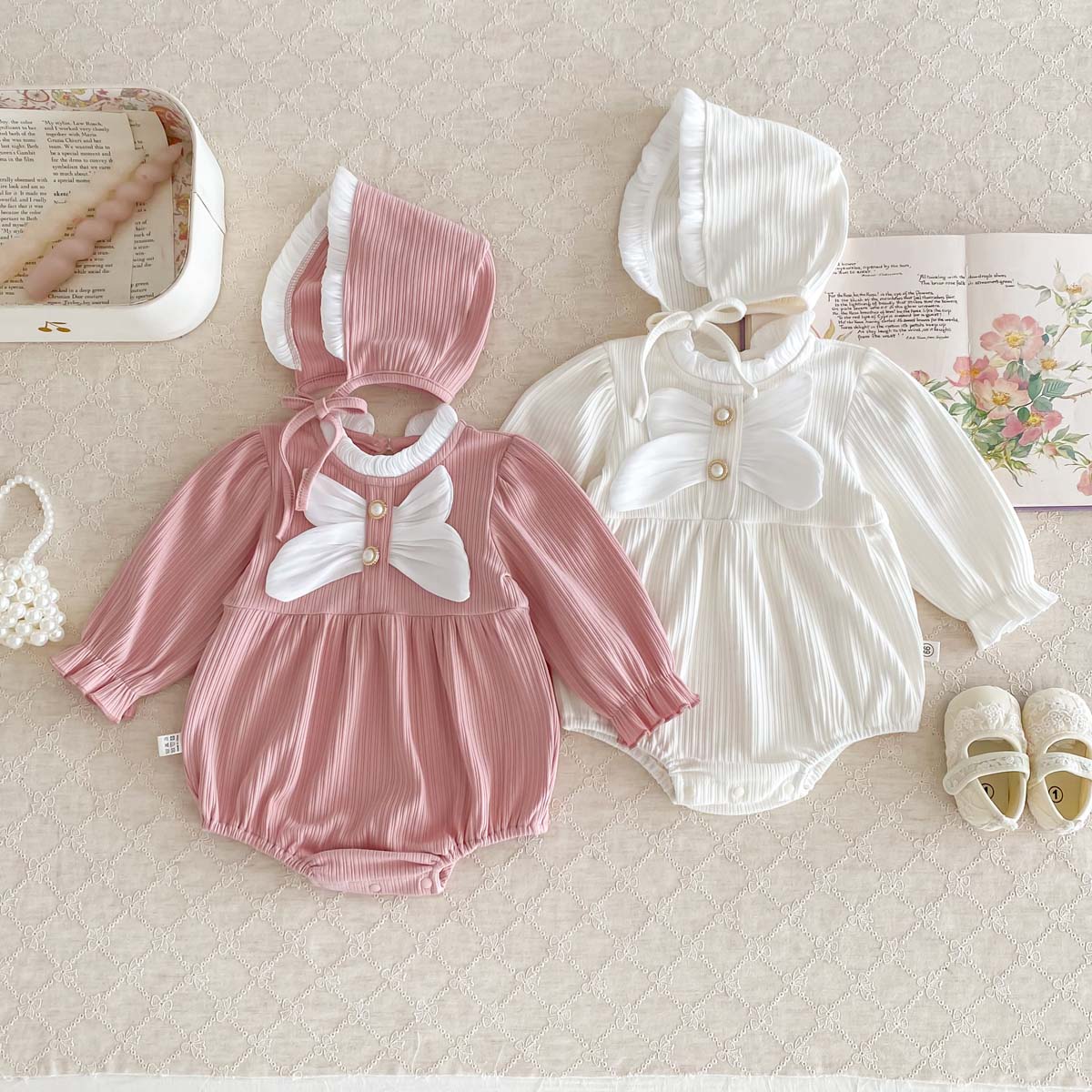 Baby Clothing Display - Herbst Baby Strampler mit Hut Großen
