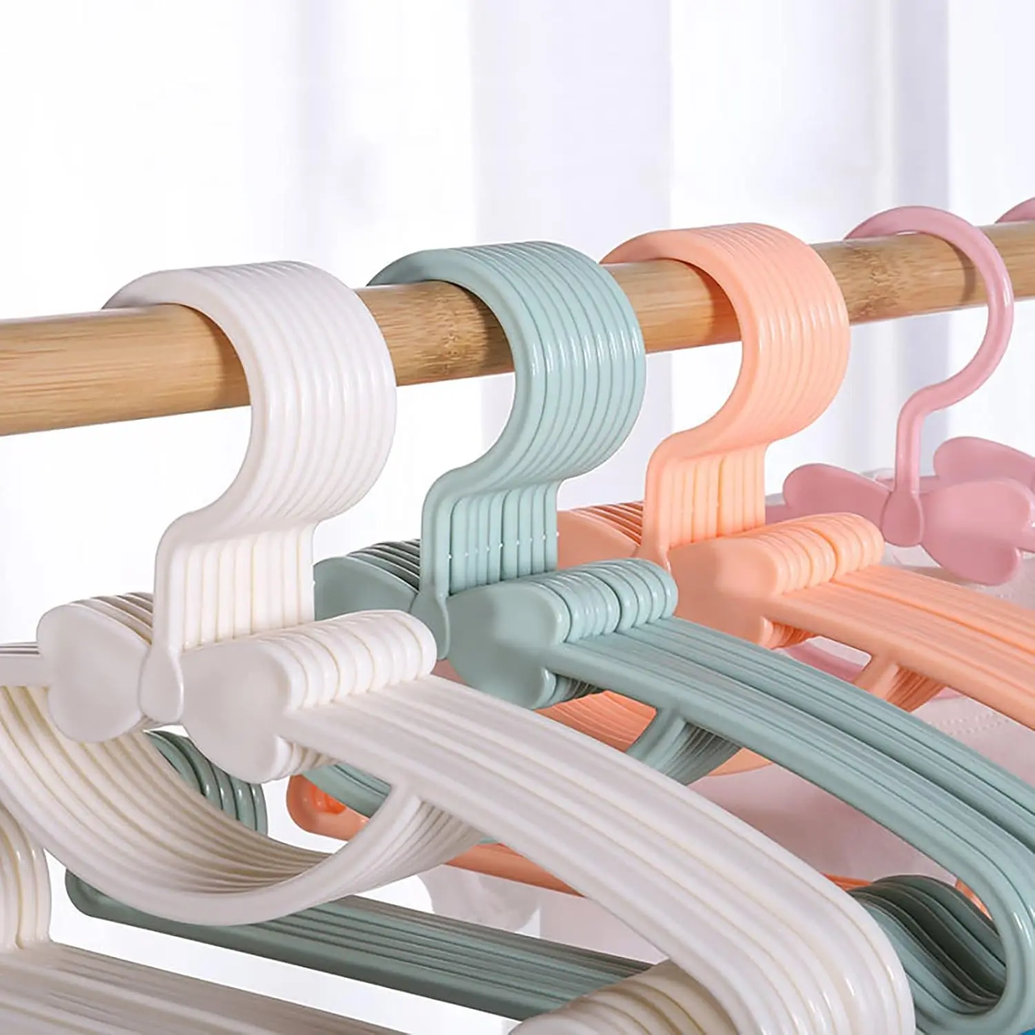 Baby-Kleiderständer aus Kunsts – Baby Clothing Display Bewertung und Preis