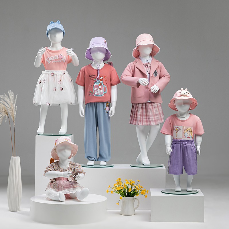 Kindermodell-Requisiten, Ganzk – Baby Clothing Display Bewertung und Preis