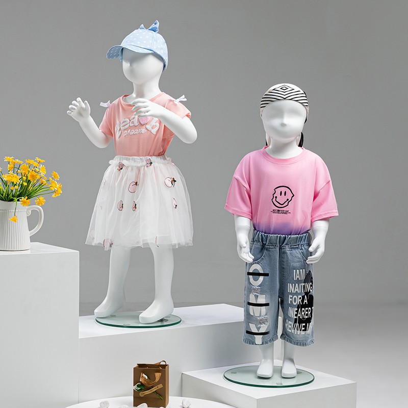 Kindermodell-Requisiten, Ganzk – Baby Clothing Display Bewertung und Preis